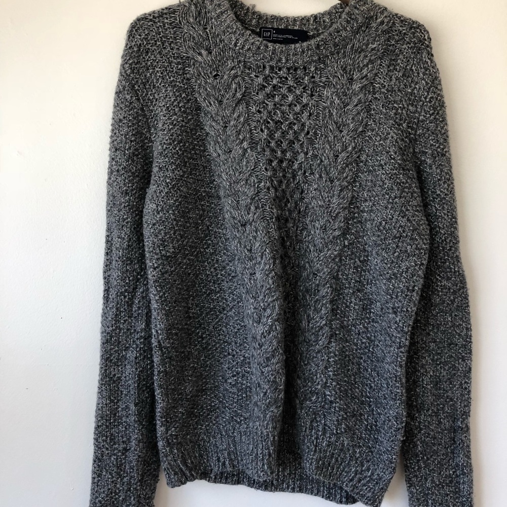 Small cable knit gray Gap sweater